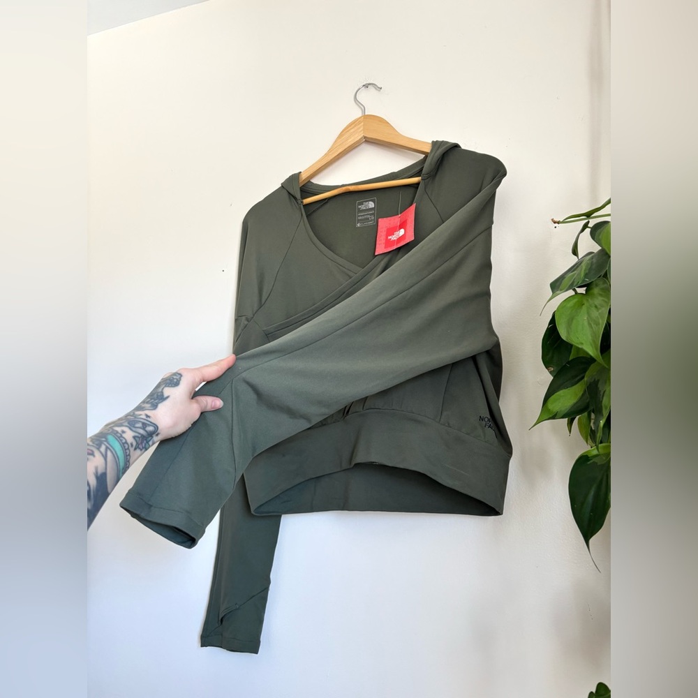 North Face Motivation Wrap Hoodie in Olive - Picture 4 of 8